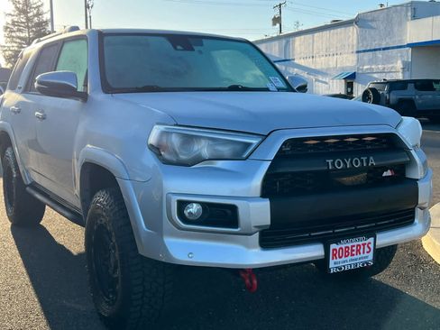 Used 2020 Toyota 4Runner Limited image 3