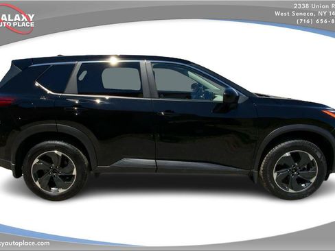 Used 2025 Nissan Rogue SV AWD/4WD image 4