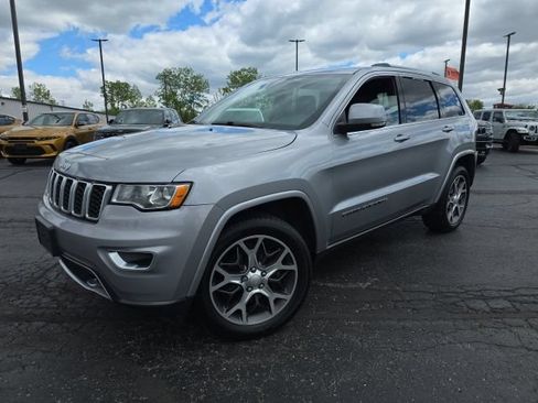 Used 2018 Jeep Grand Cherokee Limited AWD/4WD image 2