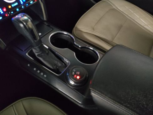 Used 2016 Ford Explorer Platinum image 26