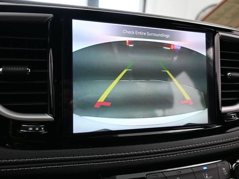 Used 2025 Chrysler Pacifica Select FWD image 16