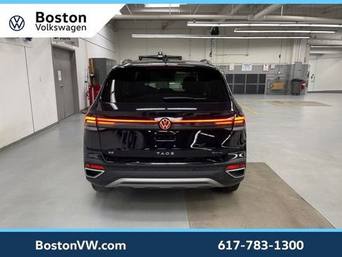 Used 2025 Volkswagen Taos SE w/ Panoramic Sunroof Package image 3
