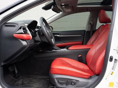 Used 2019 Toyota Camry XSE image 17