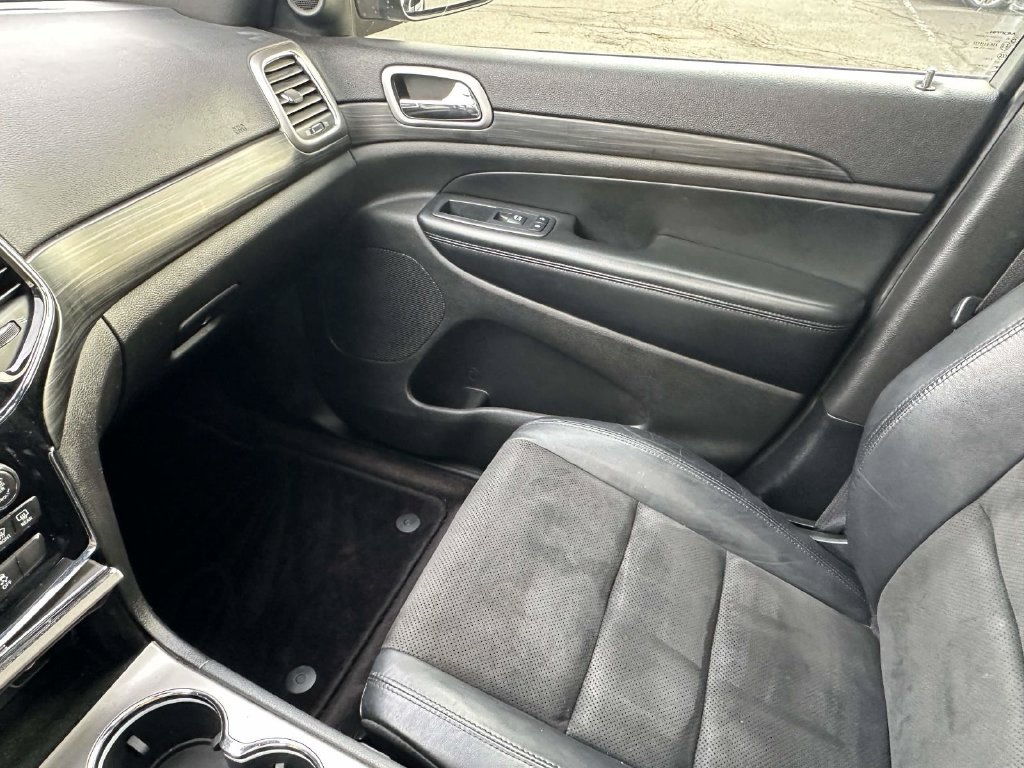 Used 2019 Jeep Grand Cherokee Altitude AWD/4WD image 32