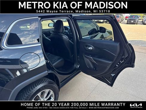 Used 2021 Jeep Cherokee Latitude Lux w/ Comfort/Convenience Group AWD/4WD image 37