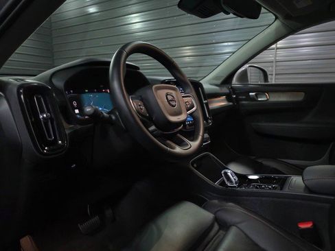 Used 2023 Volvo XC40 B5 Ultimate image 10