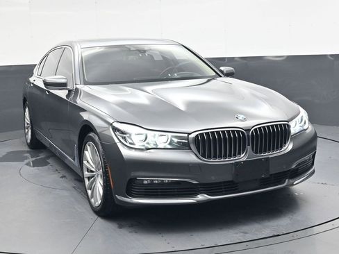 Used 2018 BMW 740i RWD image 9