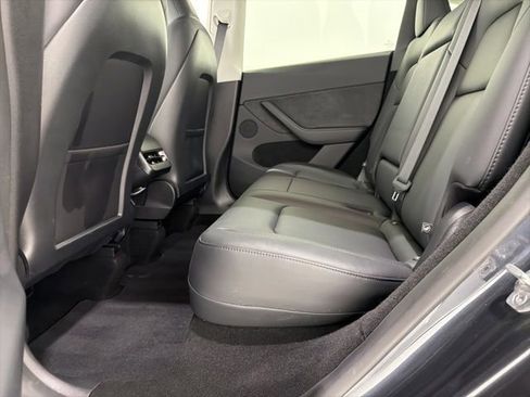 Used 2025 Tesla Model Y Long Range AWD/4WD image 16