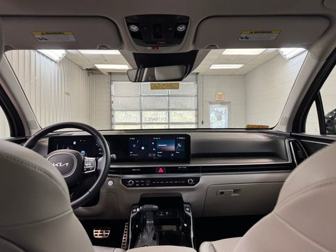 Used 2025 Kia Sorento SX image 19