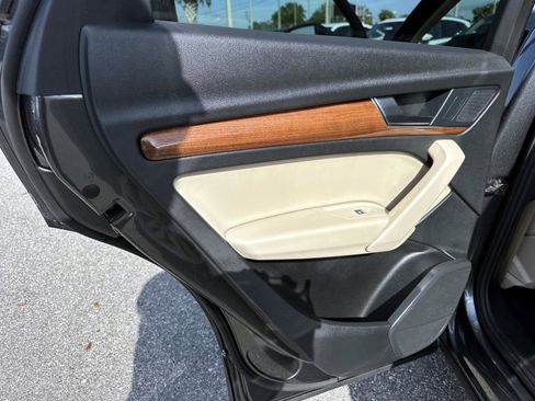 Used 2022 Audi Q5 2.0T Premium image 12