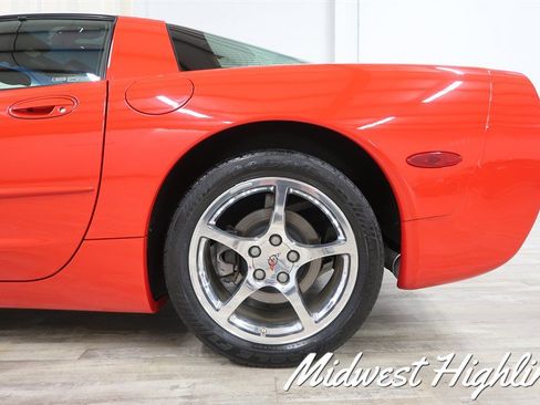 Used 2002 Chevrolet Corvette Coupe w/ Preferred Equipment Group2 RWD image 17