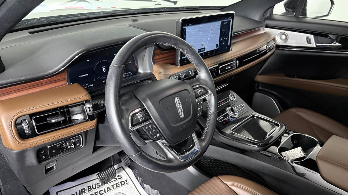 Used 2023 Lincoln Nautilus Reserve w/ Equipment Group 202A AWD/4WD image 12
