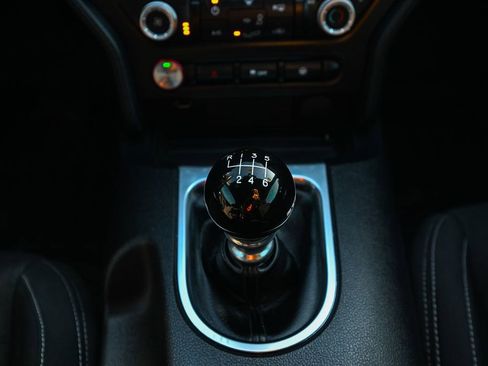 Used 2019 Ford Mustang Coupe image 32