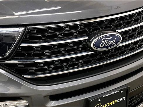 Used 2023 Ford Explorer XLT w/ Equipment Group 202A AWD/4WD image 32