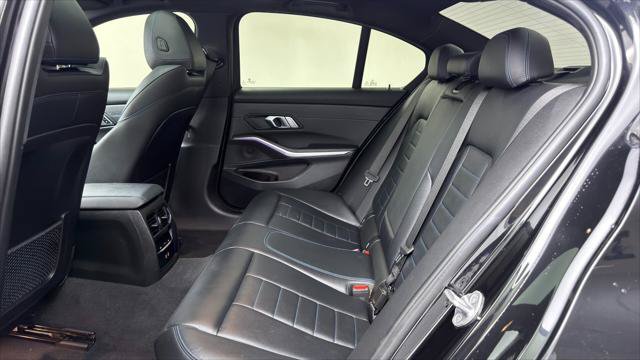 Used 2021 BMW 330i Sedan w/ M Sport Package RWD image 17