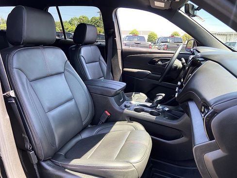 Used 2023 Chevrolet Traverse RS FWD image 16