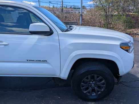 Certified 2023 Toyota Tacoma SR5 AWD/4WD image 10