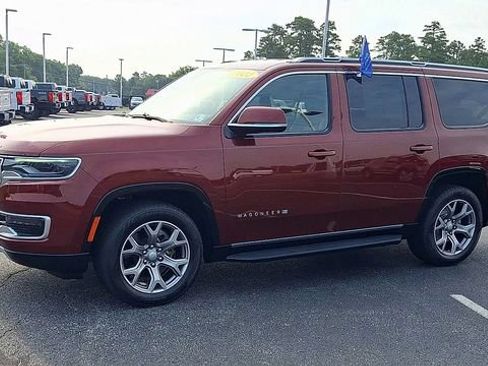 Used 2022 Jeep Wagoneer Series II AWD/4WD image 4