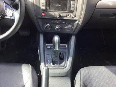 Used 2015 Volkswagen Jetta SE FWD image 25