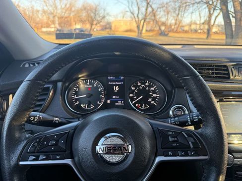 Used 2020 Nissan Rogue SV image 14