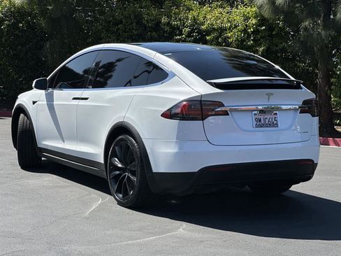 Used 2020 Tesla Model X Long Range image 4