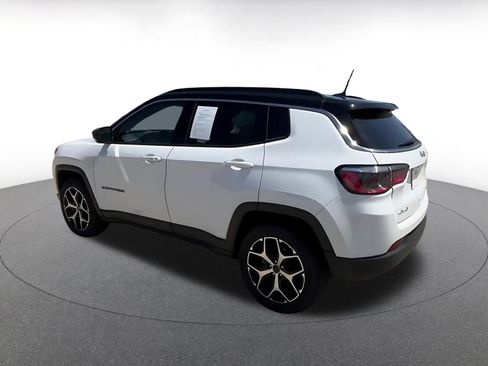 Used 2025 Jeep Compass Limited AWD/4WD image 10
