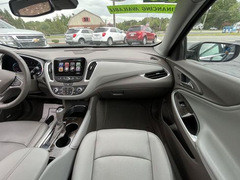 Used 2018 Chevrolet Malibu Premier w/ Premier Sun and Wheel Package FWD image 13