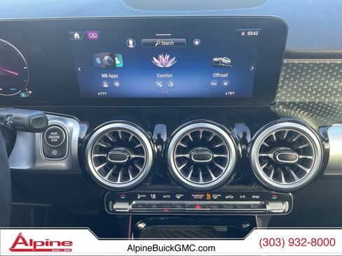 Used 2025 Mercedes-Benz GLB 250 4MATIC image 11