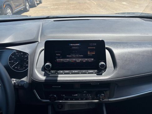 Used 2025 Nissan Rogue SV FWD image 20
