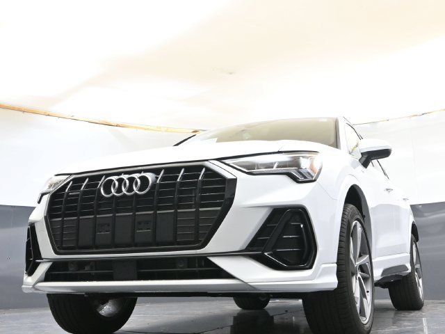 Used 2025 Audi Q3 2.0T Premium w/ Convenience Plus Package AWD/4WD image 29