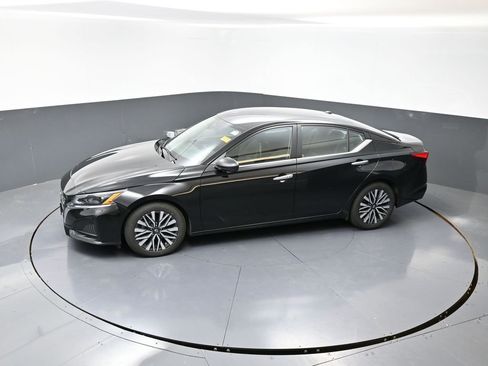 Used 2024 Nissan Altima 2.5 SV image 43