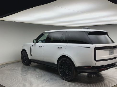 New 2026 Land Rover Range Rover Long Wheelbase SE image 4