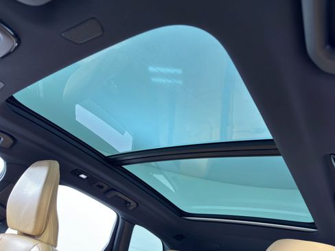 Used 2023 Volvo XC60 B5 Ultimate image 11