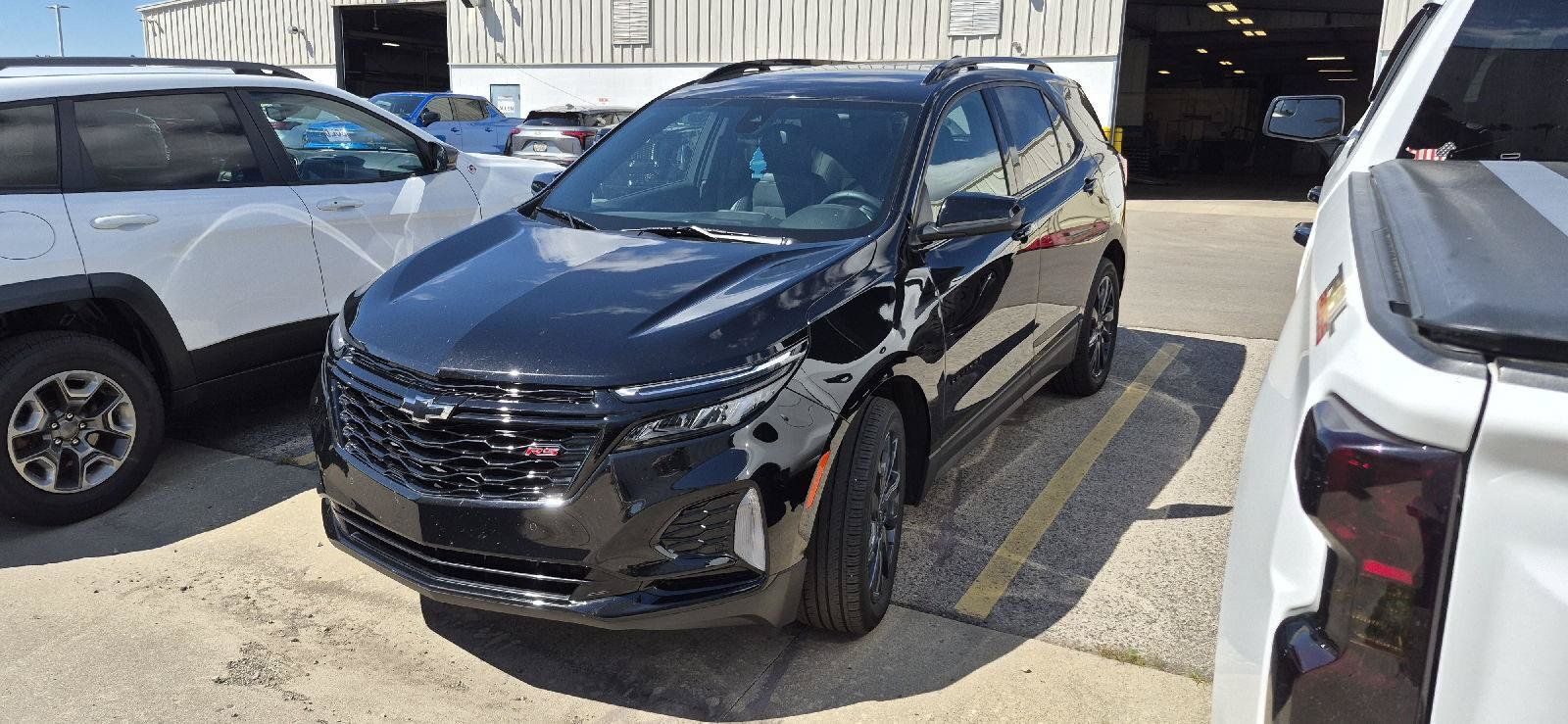 Used 2024 Chevrolet Equinox RS w/ LPO, Floor Liner Package FWD image 1