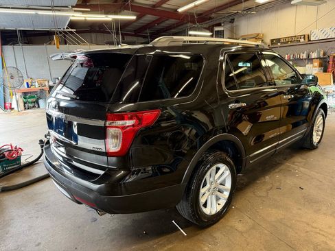 Used 2015 Ford Explorer XLT AWD/4WD image 5