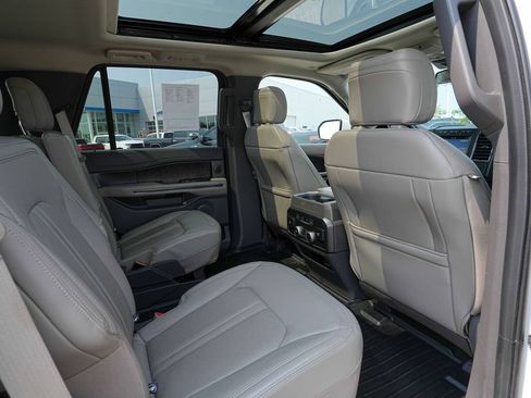 Used 2019 Ford Expedition Limited w/ Equipment Group 302A AWD/4WD image 25