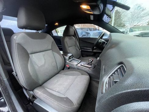 Used 2018 Dodge Charger SXT image 34