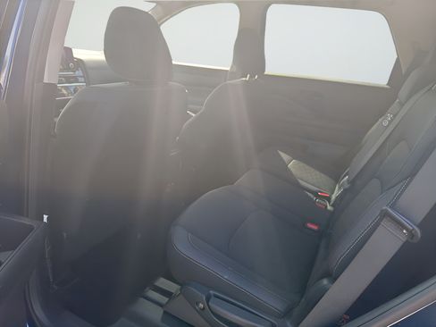 Certified 2024 Nissan Pathfinder SV FWD image 26