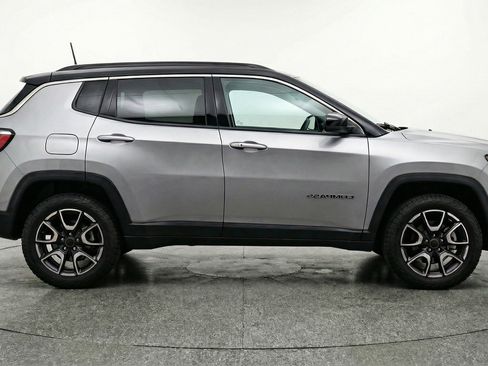 Used 2025 Jeep Compass Trailhawk image 11