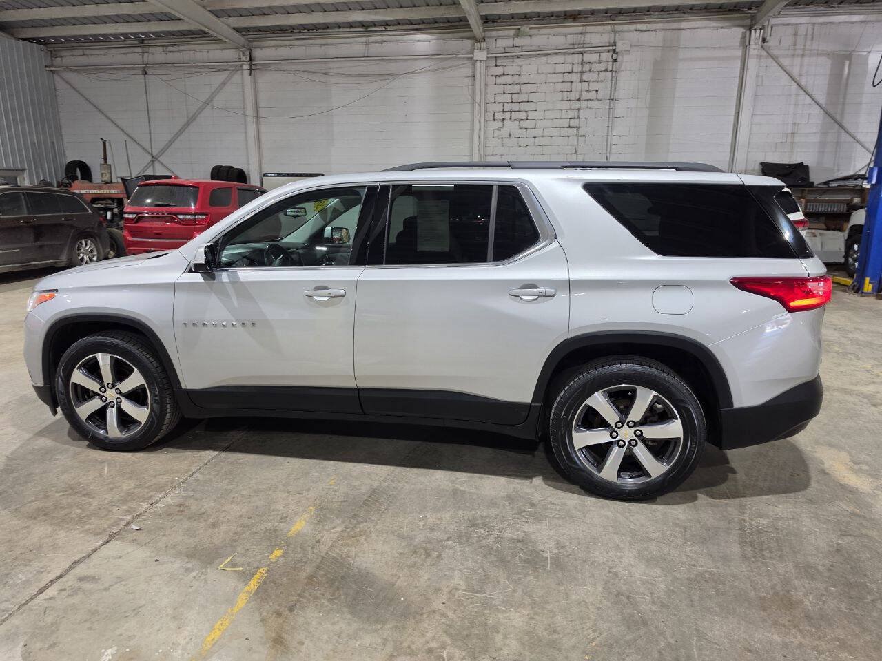 Used 2019 Chevrolet Traverse LT w/ LT Premium Package AWD/4WD image 6