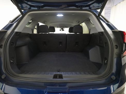 Used 2023 GMC Terrain SLE w/ Driver Convenience Package image 10