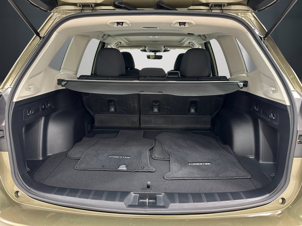 Used 2023 Subaru Forester Premium AWD/4WD image 12