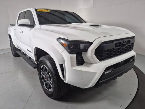 Used 2024 Toyota Tacoma TRD Sport w/ TRD Sport Upgrade Package AWD/4WD image 6