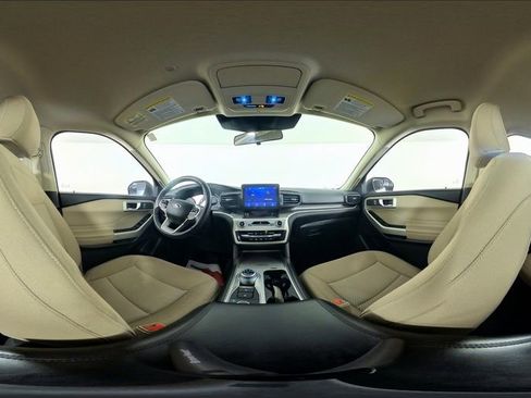 Used 2022 Ford Explorer XLT image 44