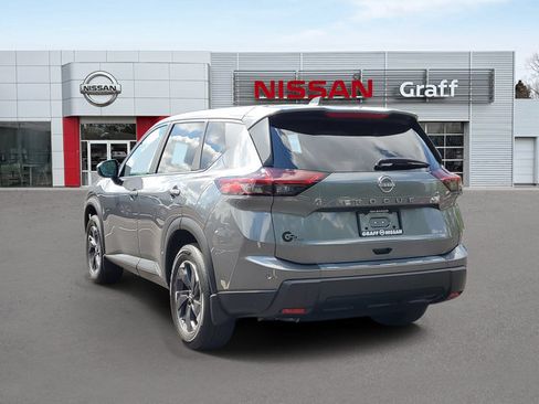 Certified 2026 Nissan Rogue SV FWD image 4