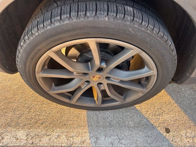 Used 2020 Porsche Cayenne AWD/4WD image 9