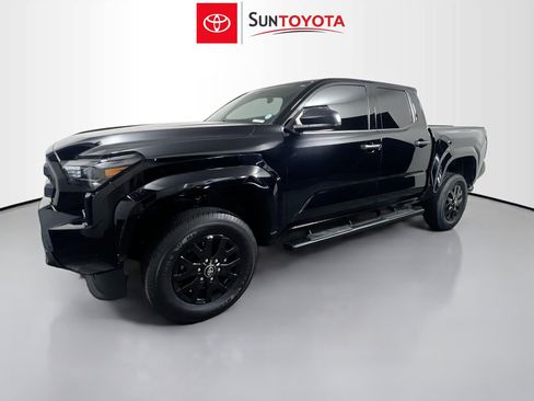 Used 2025 Toyota Tacoma SR image 9
