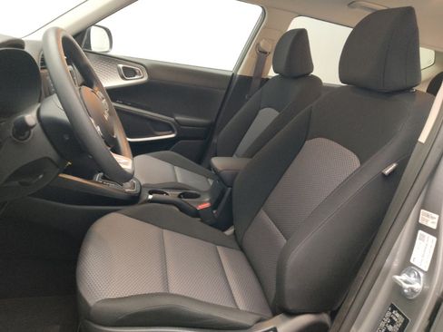 Used 2025 Kia Soul LX image 17