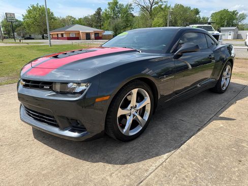 Used 2015 Chevrolet Camaro SS RWD image 3