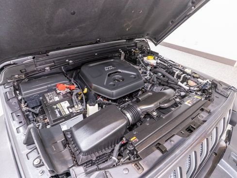 Used 2021 Jeep Wrangler Unlimited Sahara w/ LED Lighting Group AWD/4WD image 31